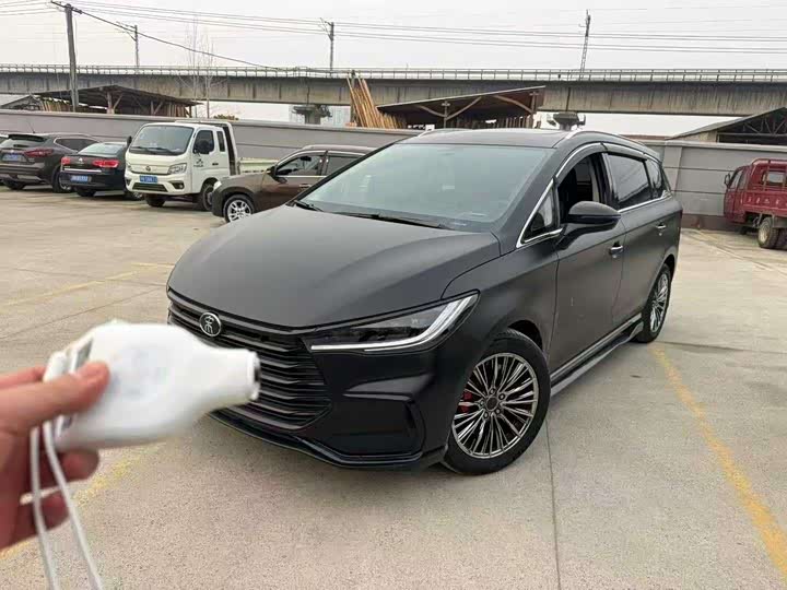 Фото 1 - BYD Song Max