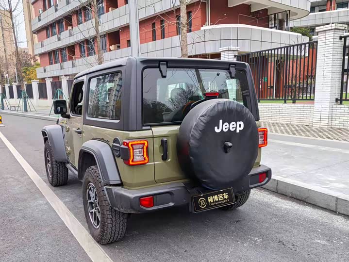 Фото 2 - Jeep Wrangler