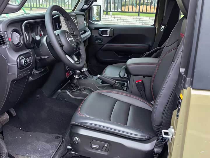 Фото 3 - Jeep Wrangler