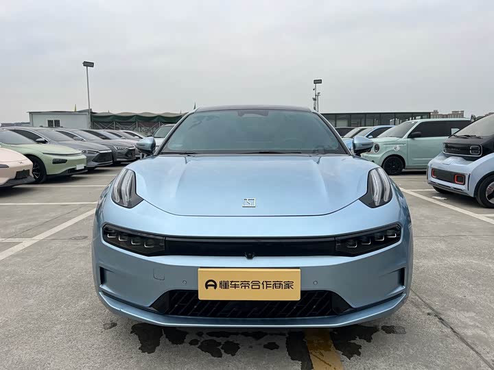 Фото 2 - Zeekr 001