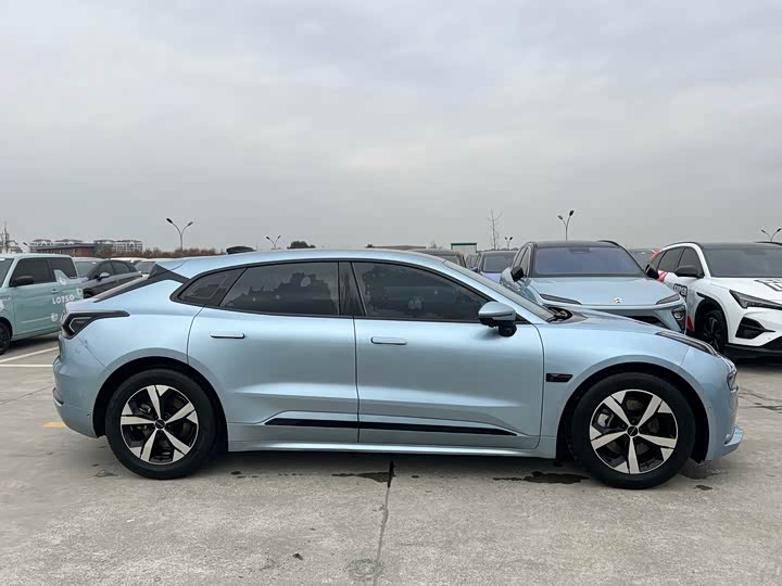 Фото 4 - Zeekr 001