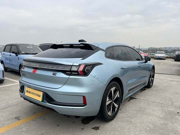 Фото 7 - Zeekr 001