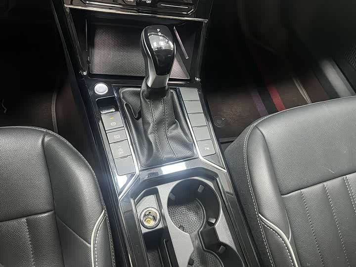 Фото 7 - Volkswagen Passat