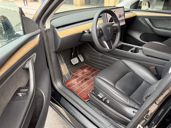 Фото 2 - Tesla Model Y