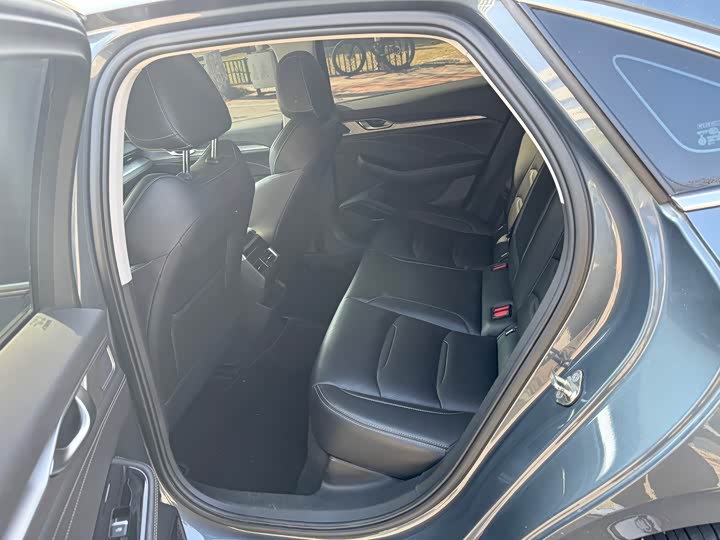 Фото 8 - Geely Preface