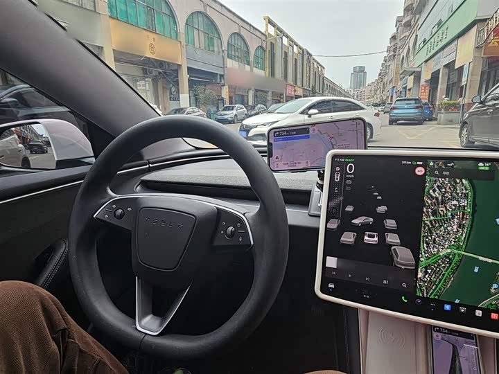 Фото 3 - Tesla Model 3