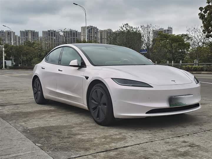 Фото 7 - Tesla Model 3