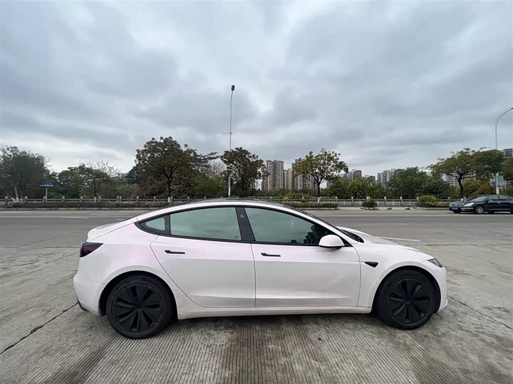 Фото 8 - Tesla Model 3