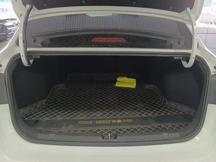 Фото 4 - Geely Emgrand