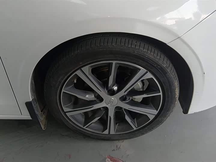 Фото 6 - Geely Emgrand