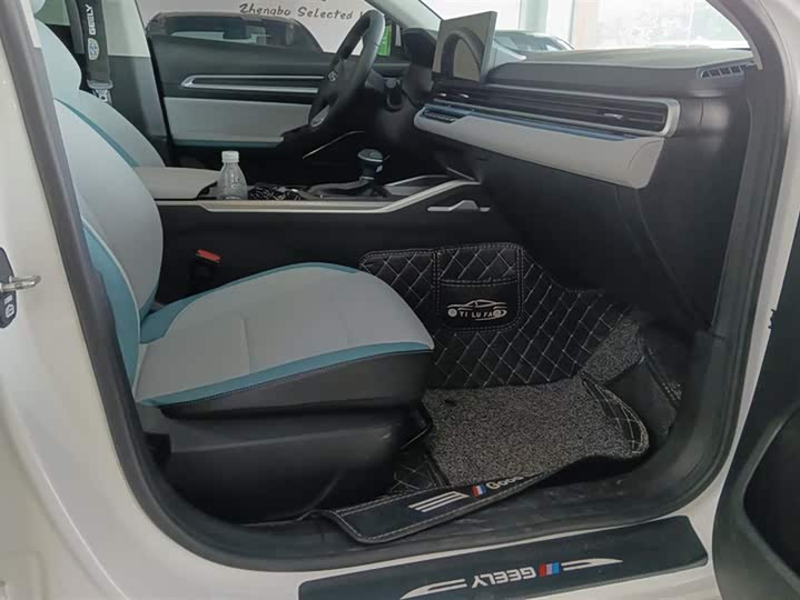 Фото 8 - Geely Emgrand