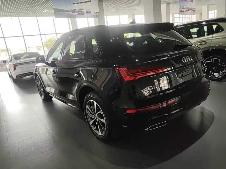 Фото 4 - Audi Q5L