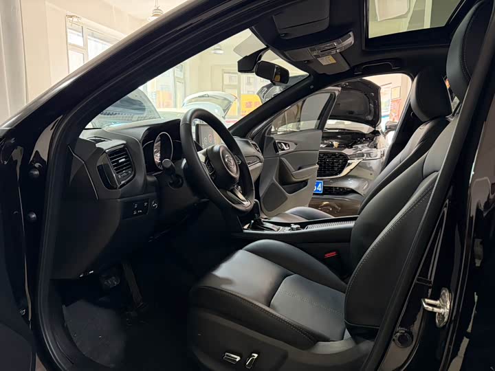 Фото 8 - Mazda CX-4