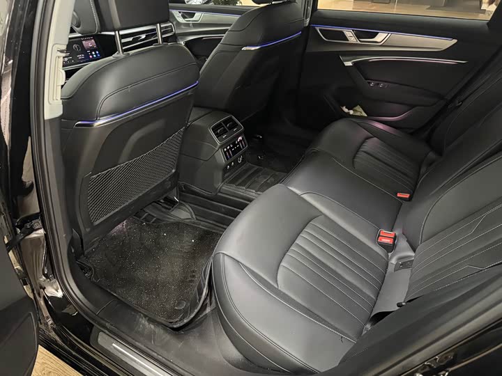 Фото 7 - Audi A6L