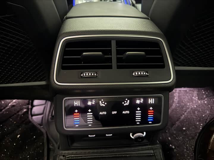 Фото 9 - Audi A6L