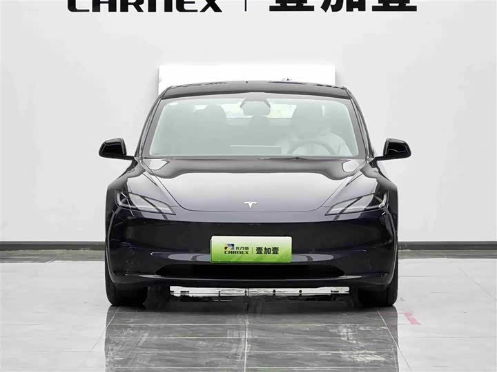 Фото 2 - Tesla Model 3