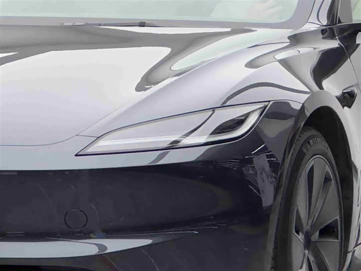 Фото 3 - Tesla Model 3