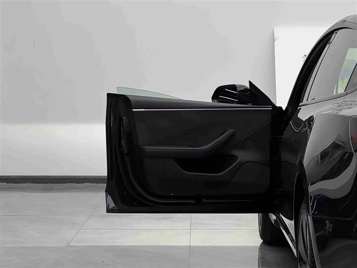 Фото 5 - Tesla Model 3