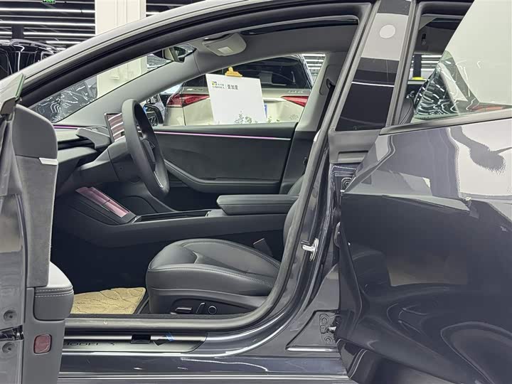 Фото 6 - Tesla Model 3