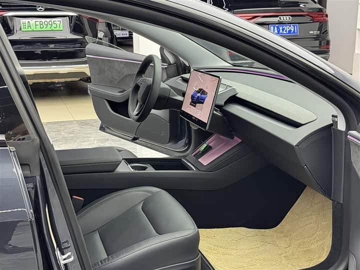 Фото 8 - Tesla Model 3