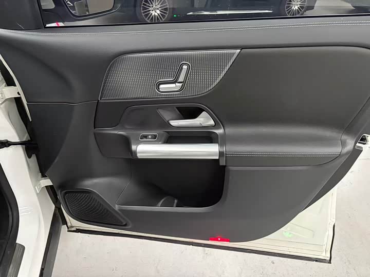 Фото 8 - Mercedes-Benz EQA