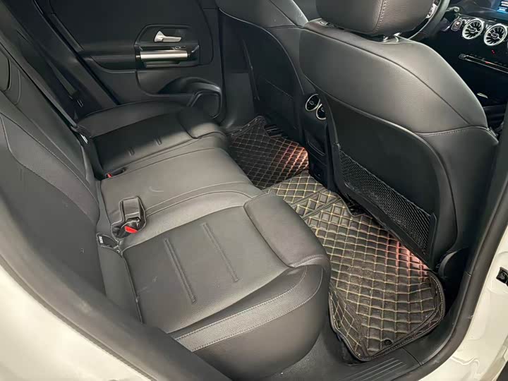 Фото 9 - Mercedes-Benz EQA