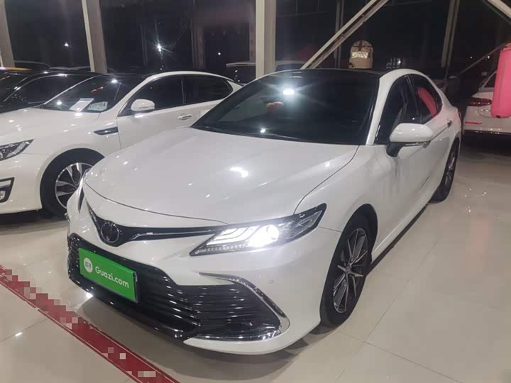 Фото 1 - Toyota Camry