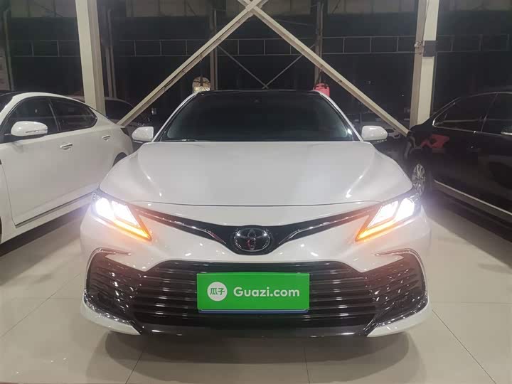 Фото 3 - Toyota Camry