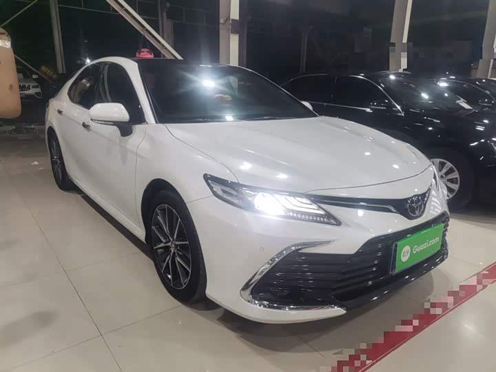 Фото 4 - Toyota Camry