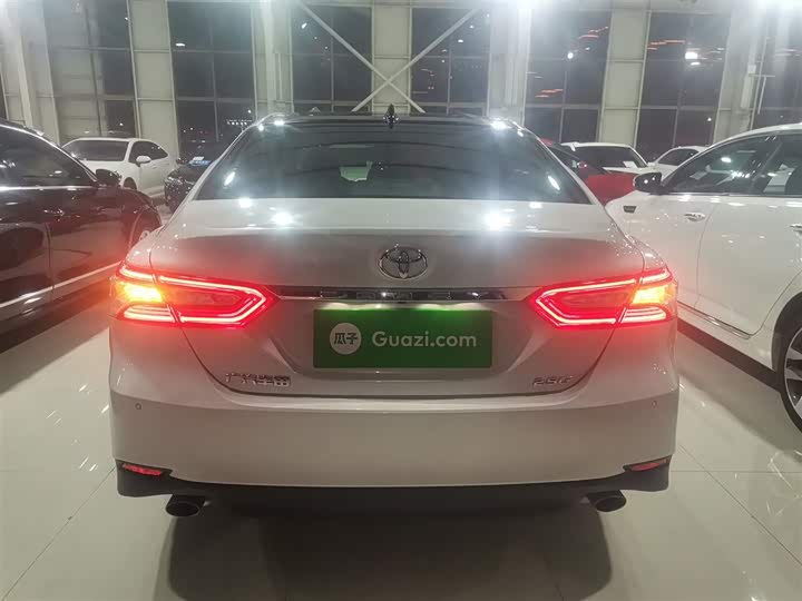 Фото 6 - Toyota Camry