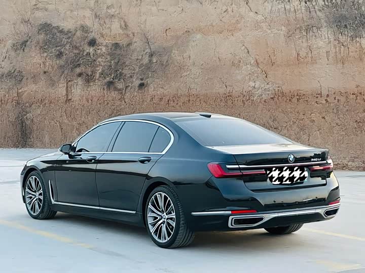 Фото 5 - BMW 7 Series