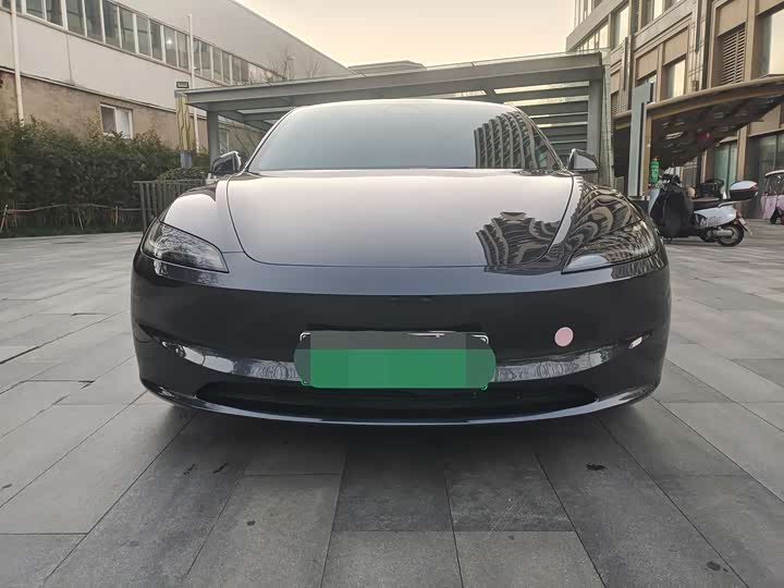 Фото 2 - Tesla Model 3