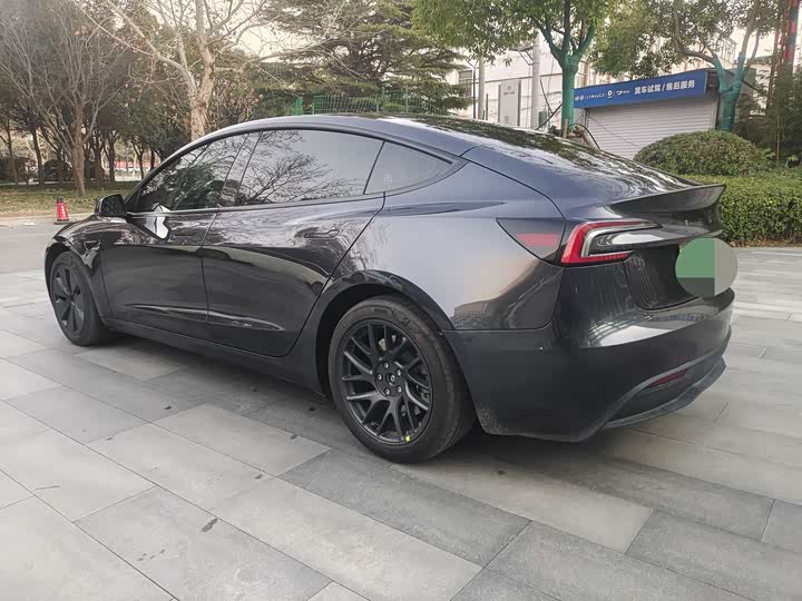 Фото 3 - Tesla Model 3