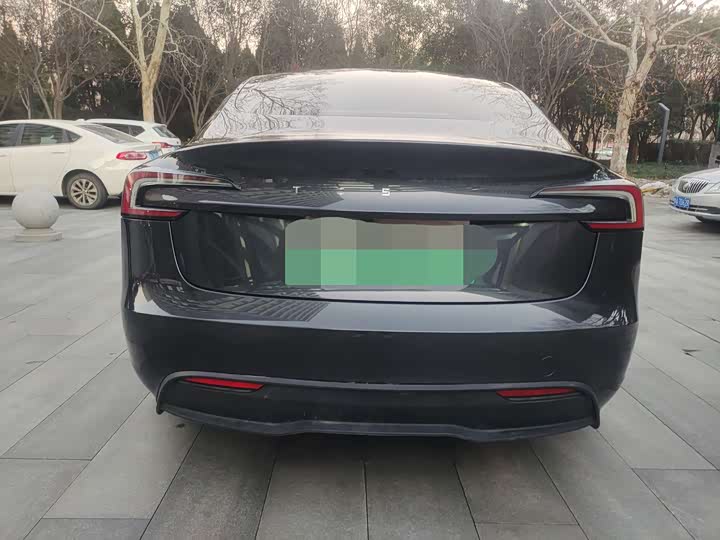 Фото 4 - Tesla Model 3