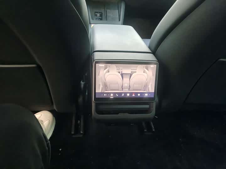 Фото 8 - Tesla Model 3