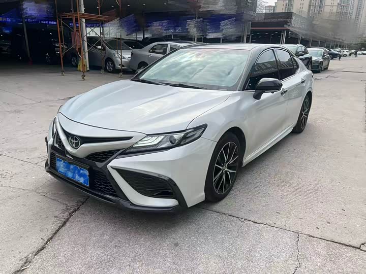 Фото 1 - Toyota Camry