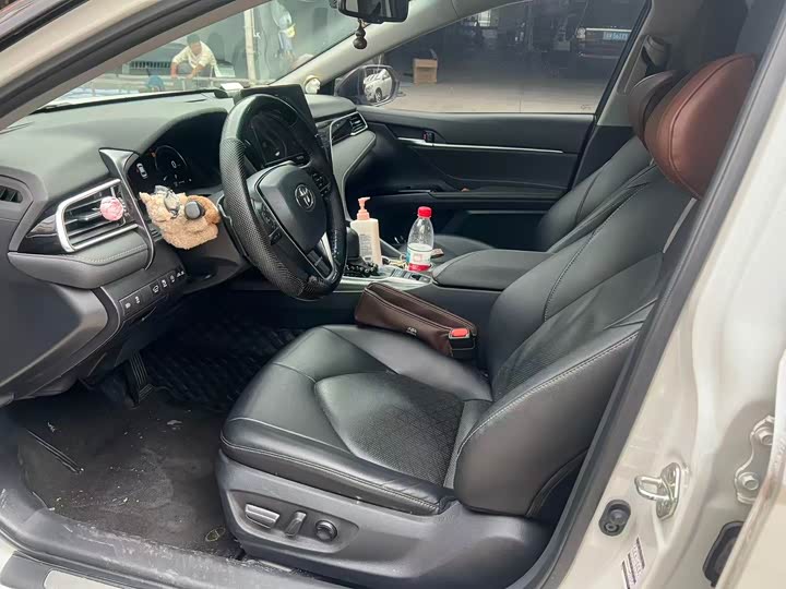 Фото 3 - Toyota Camry