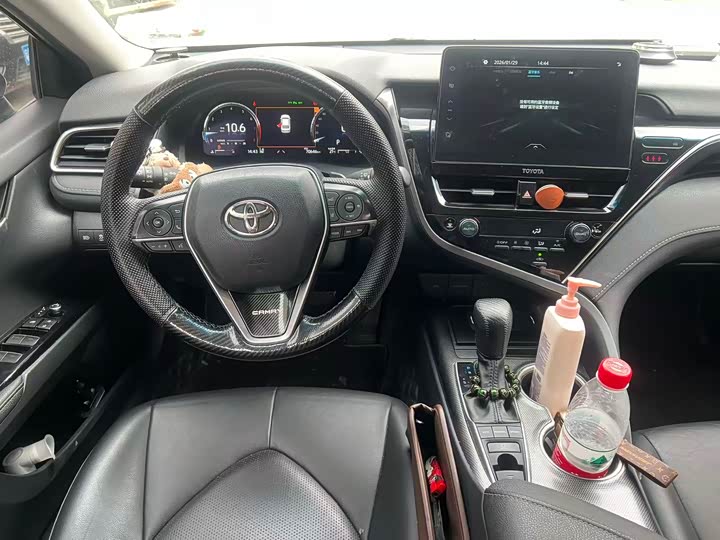Фото 4 - Toyota Camry