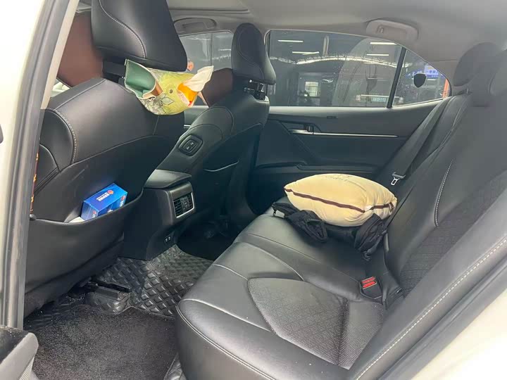 Фото 5 - Toyota Camry