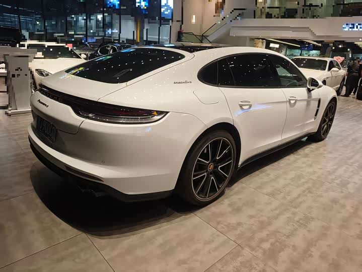 Фото 2 - Porsche Panamera