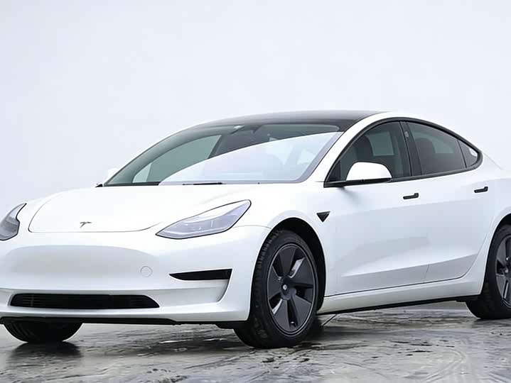 Фото 3 - Tesla Model 3