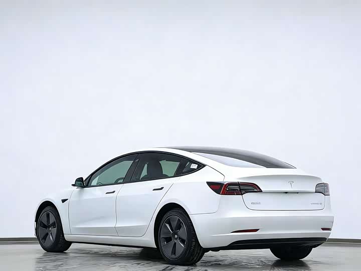 Фото 5 - Tesla Model 3