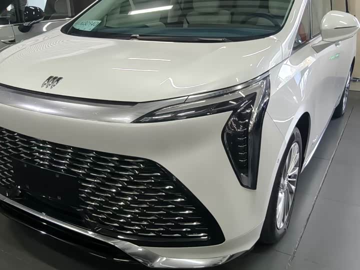 Photo 1 - Buick GL8 Century