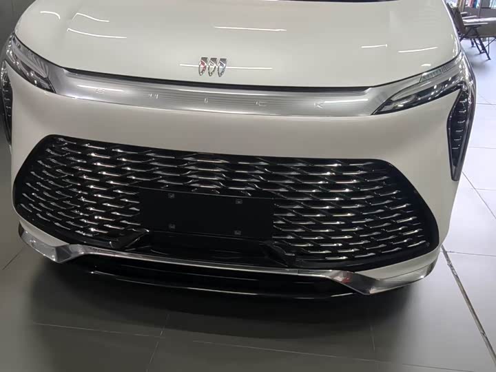 Photo 2 - Buick GL8 Century