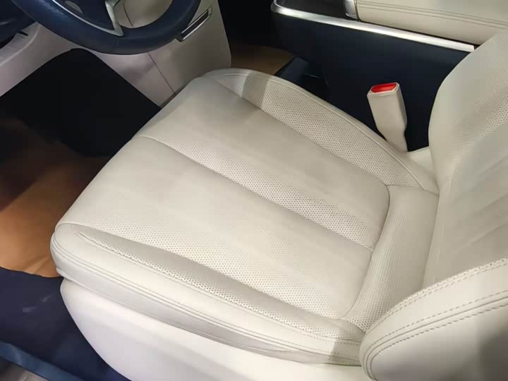 Photo 4 - Buick GL8 Century