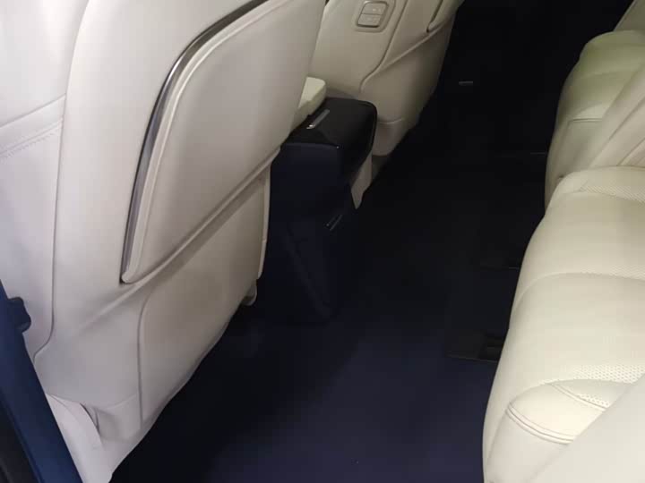 Photo 8 - Buick GL8 Century