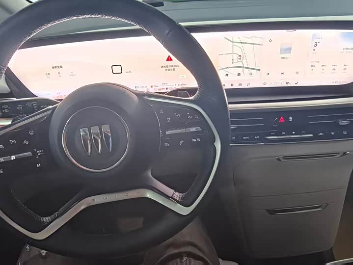 Photo 9 - Buick GL8 Century