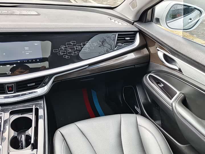 Фото 9 - Geely Emgrand GT