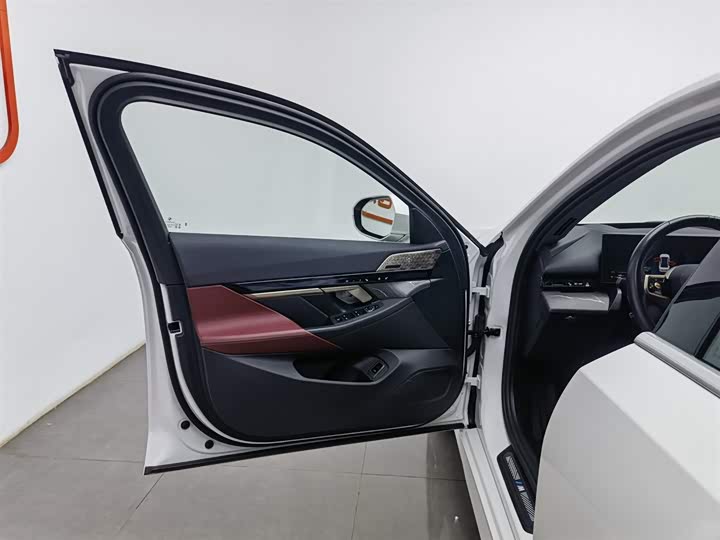 Фото 8 - BMW 5 Series