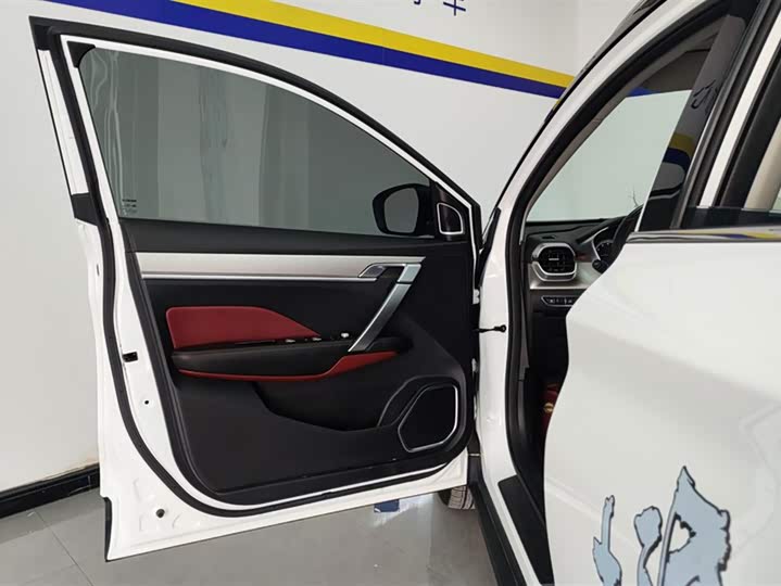 Фото 7 - Geely Coolray